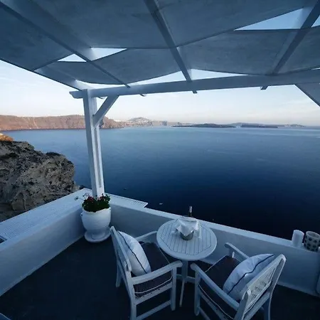 Marvellous Santorini | Ladros | 1 Bedroom | Min. Children Age: 12 Years | Private Furnished Balcony Overlooking The Sea | Spacious Shared Sun Terrace And Swimming Pool With Breathtaking Caldera View | Oia (Santorini)