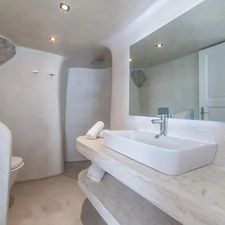 Marvellous Santorini | Ladros | 1 Bedroom | Min. Children Age: 12 Years | Private Furnished Balcony Overlooking The Sea | Spacious Shared Sun Terrace And Swimming Pool With Breathtaking Caldera View | Oia (Santorini)