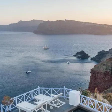 Apartment Marvellous Santorini | Ladros | 1 Bedroom | Min. Children Age: 12 Years | Private Furnished Balcony Overlooking The Sea | Spacious Shared Sun Terrace And Swimming Pool With Breathtaking Caldera View | Oia (Santorini)